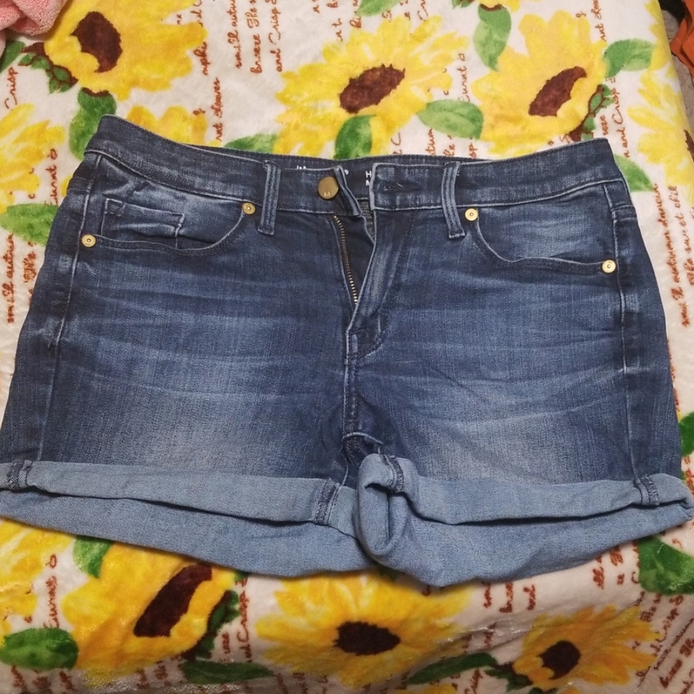 Shorts - Picture 2 of 3